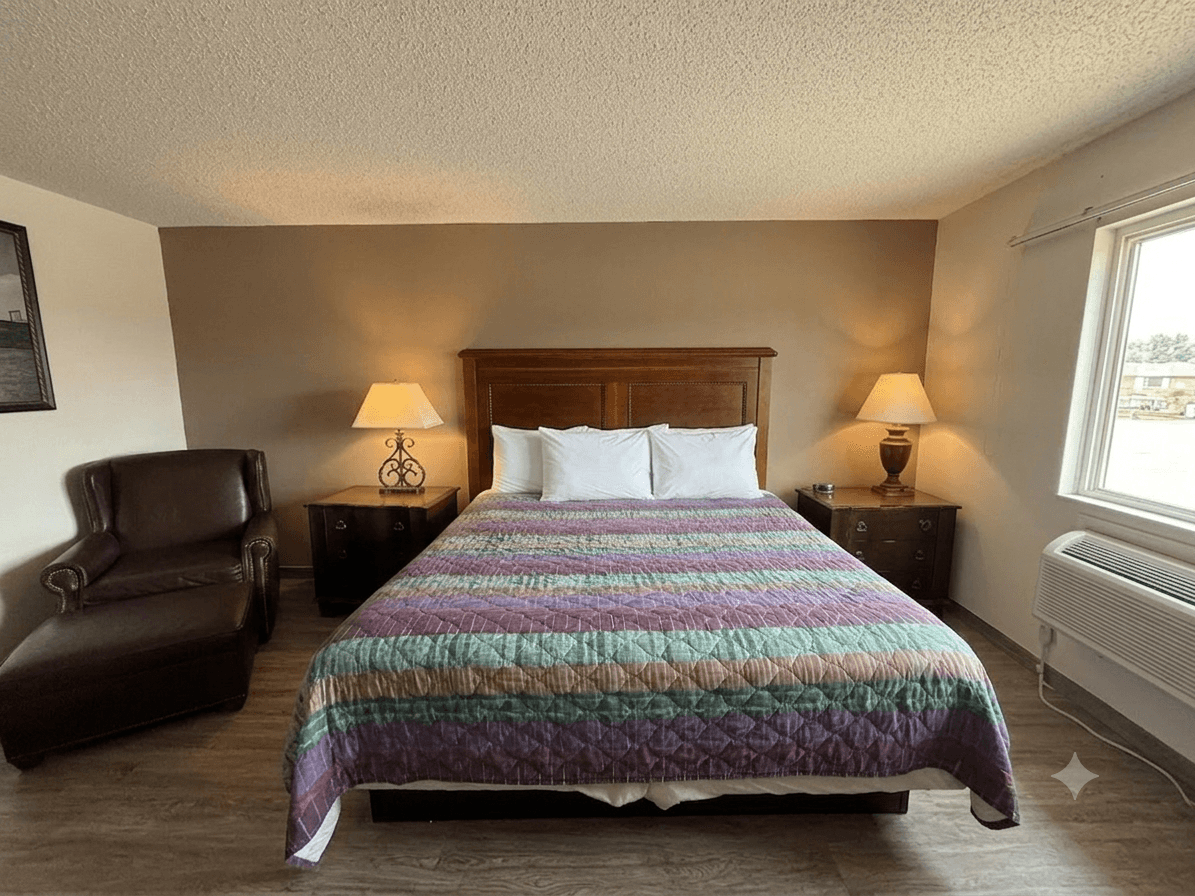 King Room interior at Island Inn Grand Island Nebraska